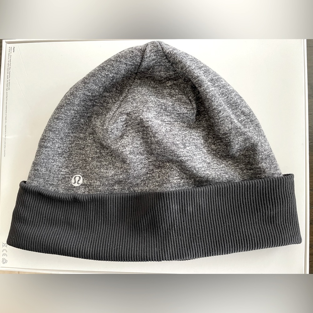 Ponytail Lulemon toque